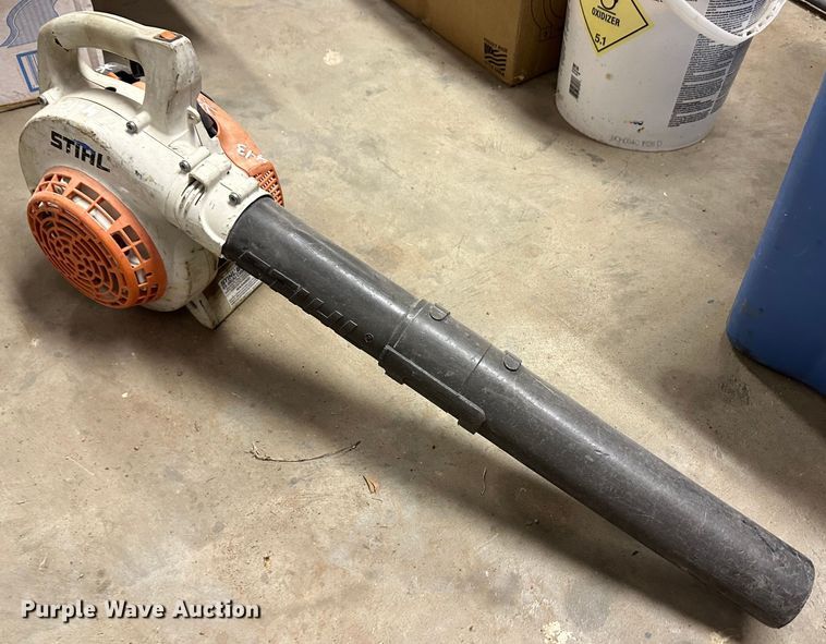 image for item JD9820 Lawn and garden equipment