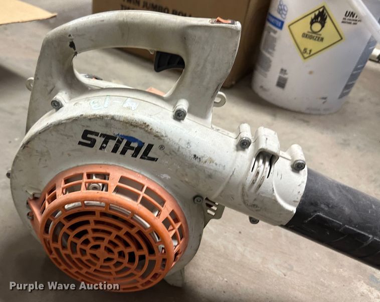 image for item JD9820 Lawn and garden equipment