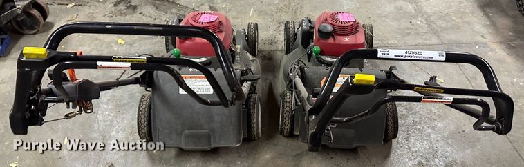 image for item JD9825 (2) Honda push mowers