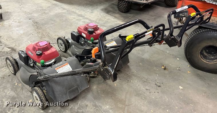 image for item JD9825 (2) Honda push mowers