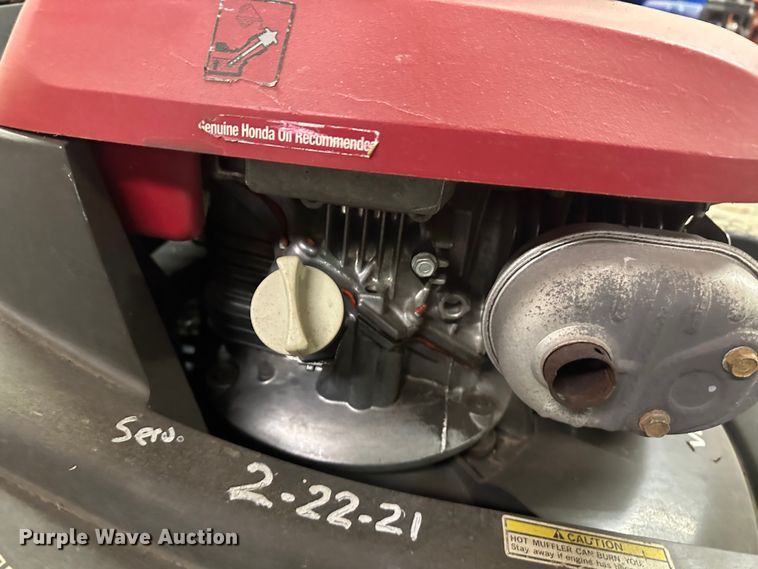 image for item JD9825 (2) Honda push mowers