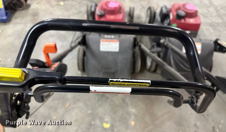 image for item JD9825 (2) Honda push mowers