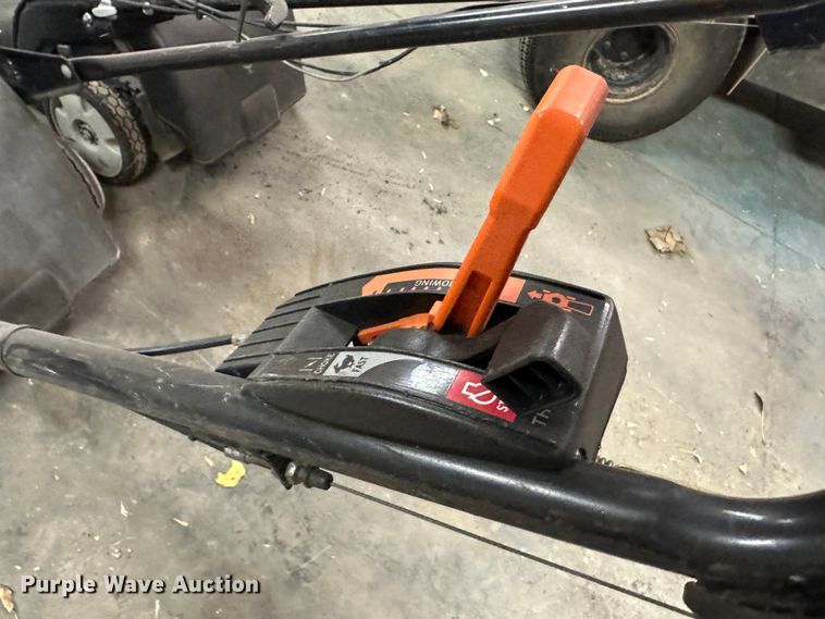 image for item JD9825 (2) Honda push mowers