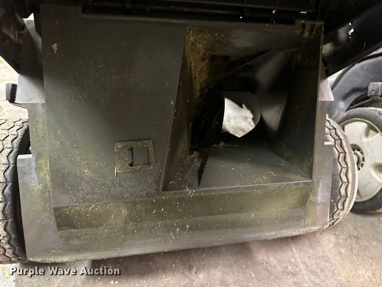 image for item JD9825 (2) Honda push mowers