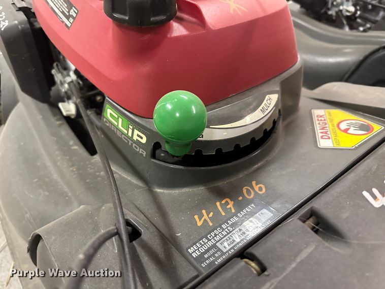 image for item JD9825 (2) Honda push mowers