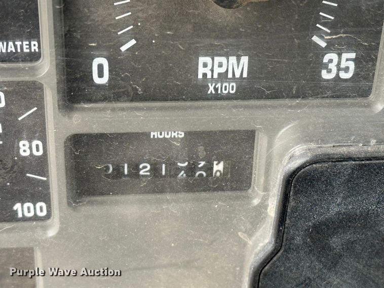 image for item JD9826 1998 International 2674  tank truck