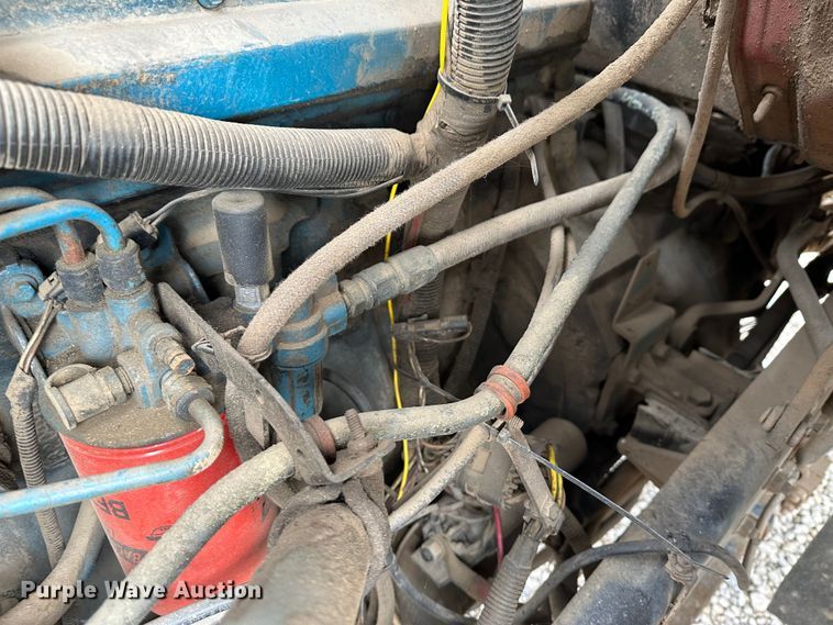 image for item JD9826 1998 International 2674  tank truck