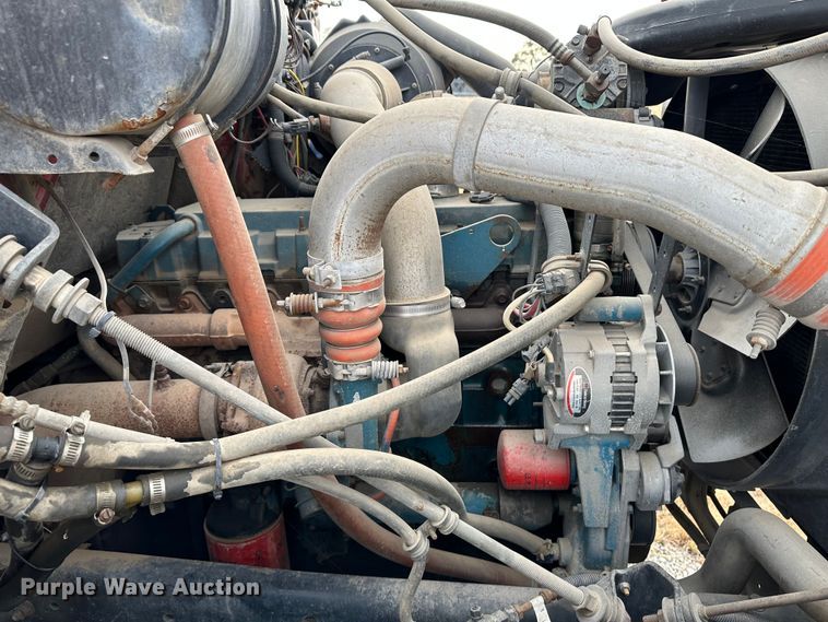 image for item JD9826 1998 International 2674  tank truck