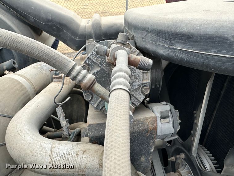 image for item JD9826 1998 International 2674  tank truck