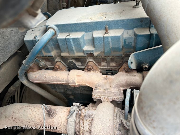 image for item JD9826 1998 International 2674  tank truck