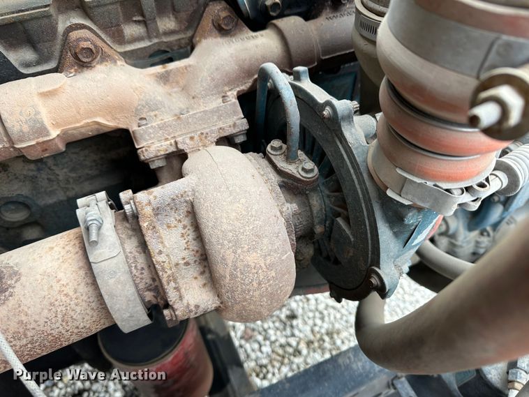 image for item JD9826 1998 International 2674  tank truck