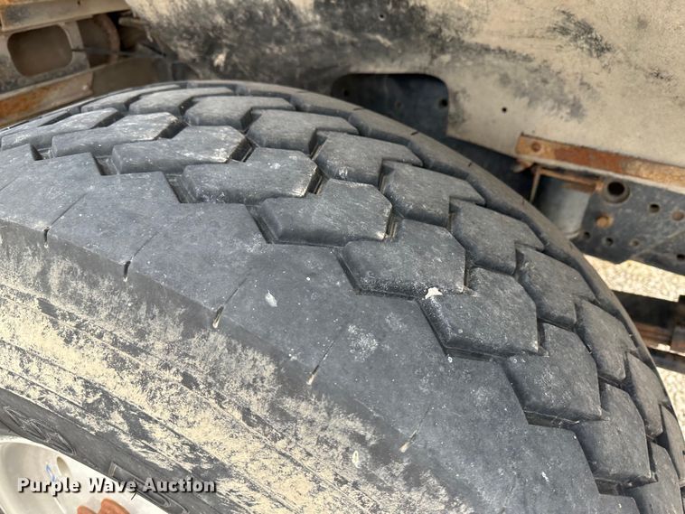 image for item JD9826 1998 International 2674  tank truck