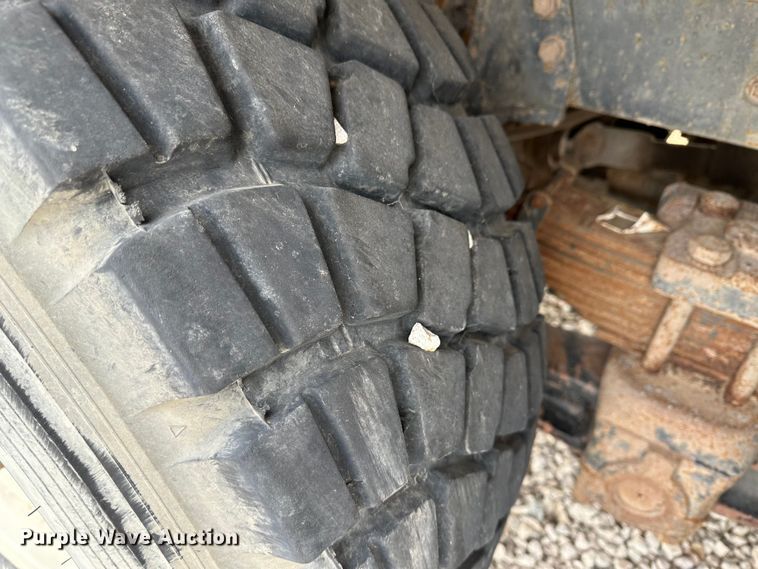 image for item JD9826 1998 International 2674  tank truck