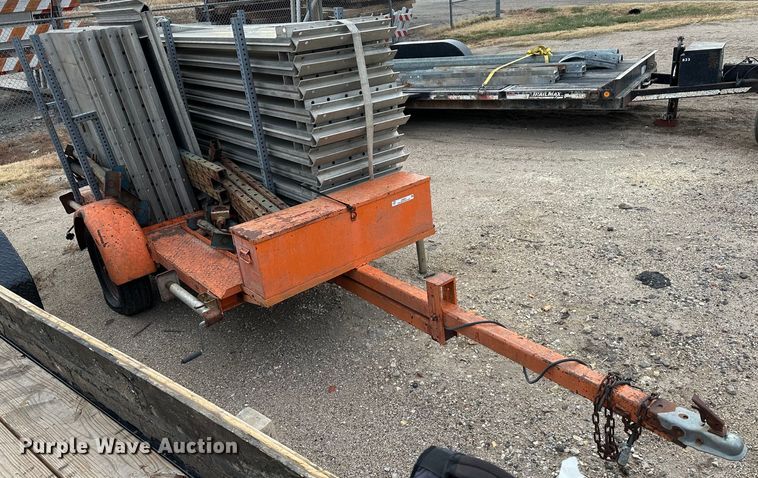 image for item JD9827 Utility trailer