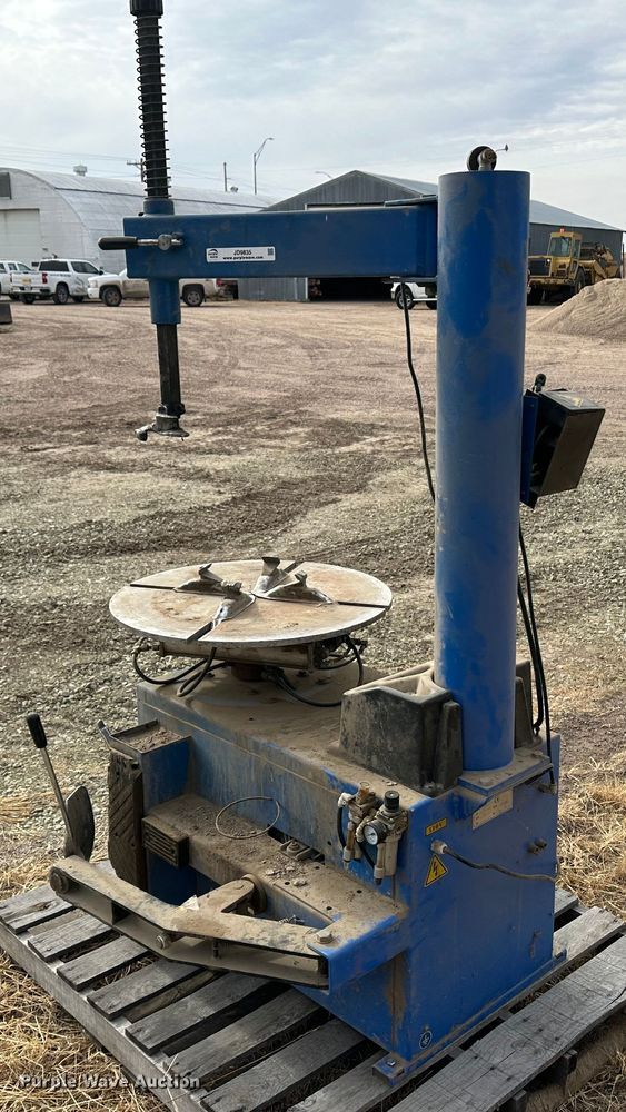 image for item JD9835 tire machine