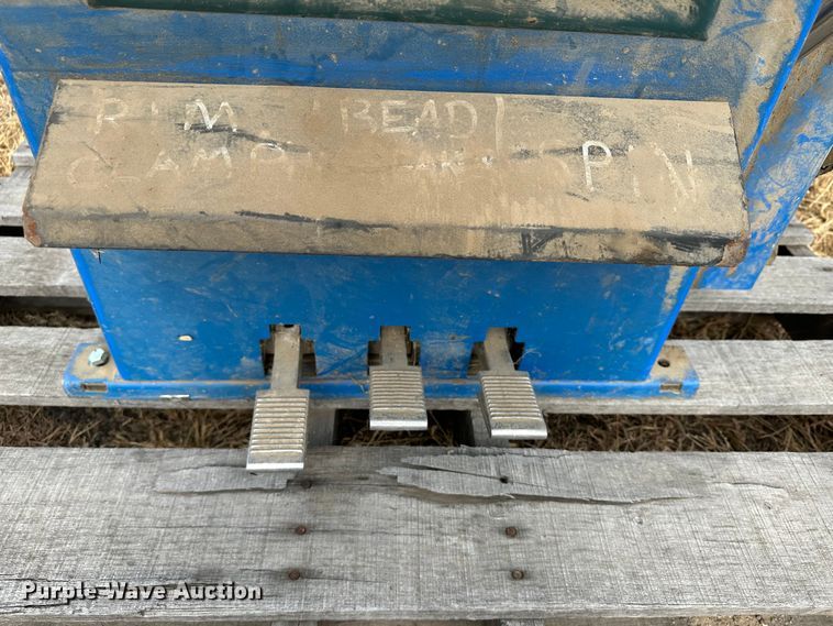 image for item JD9835 tire machine