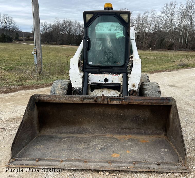image for item JU9762 2004 Bobcat S250  skid steer loader