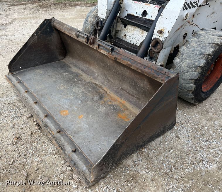 image for item JU9762 2004 Bobcat S250  skid steer loader