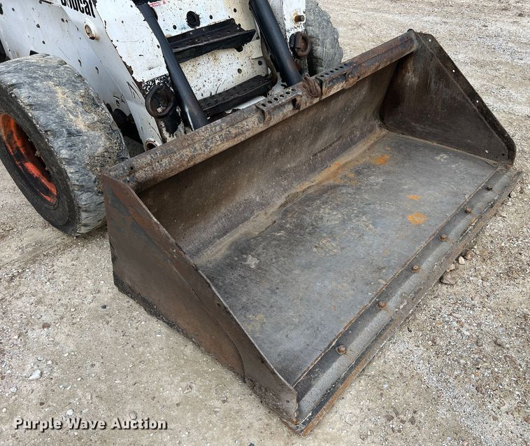 image for item JU9762 2004 Bobcat S250  skid steer loader