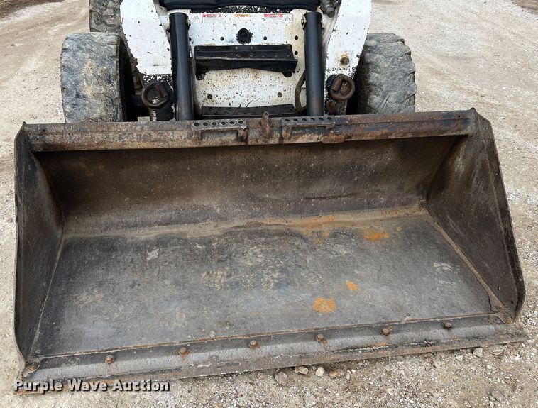 image for item JU9762 2004 Bobcat S250  skid steer loader