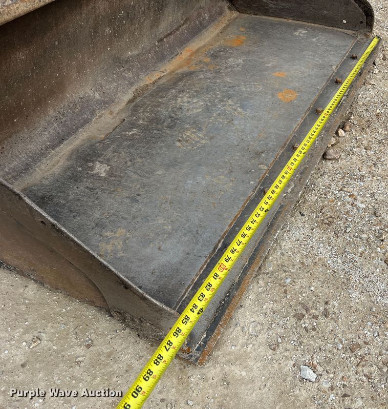 image for item JU9762 2004 Bobcat S250  skid steer loader