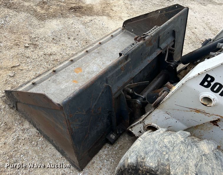 image for item JU9762 2004 Bobcat S250  skid steer loader