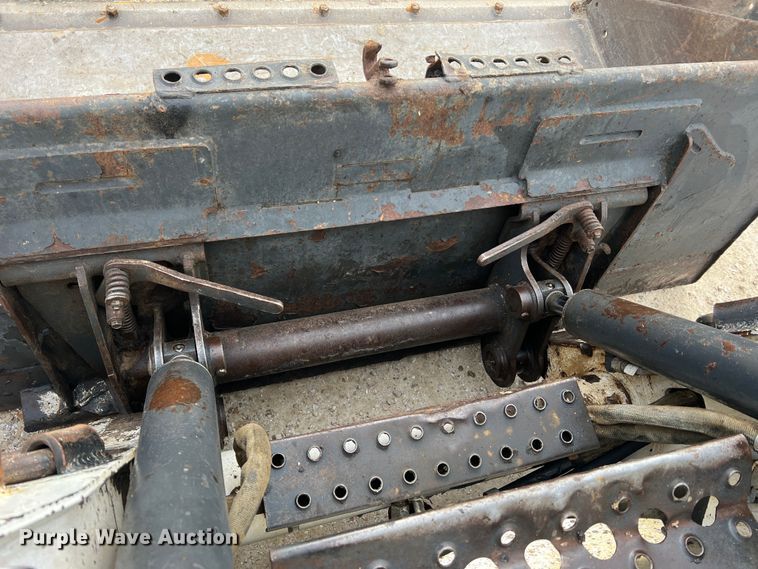 image for item JU9762 2004 Bobcat S250  skid steer loader