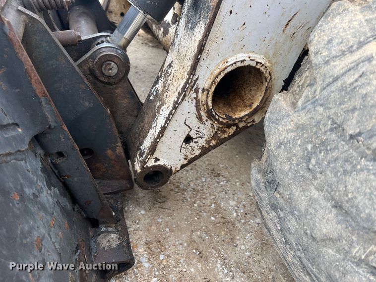 image for item JU9762 2004 Bobcat S250  skid steer loader