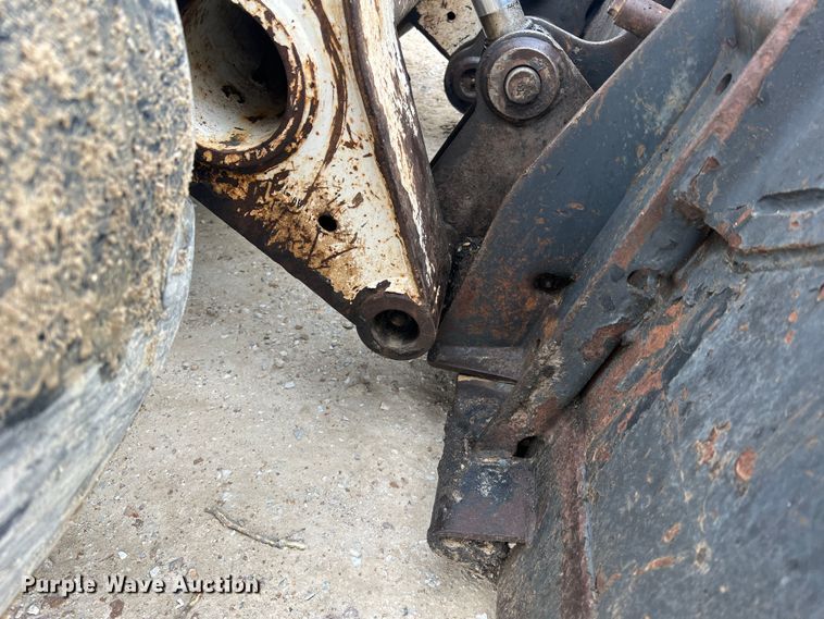 image for item JU9762 2004 Bobcat S250  skid steer loader