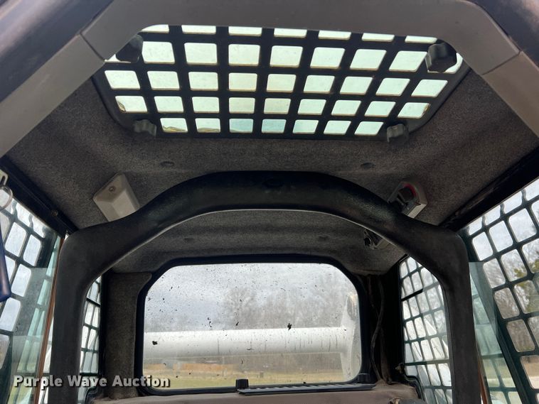 image for item JU9762 2004 Bobcat S250  skid steer loader