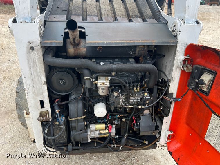 image for item JU9762 2004 Bobcat S250  skid steer loader