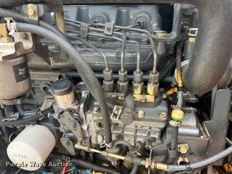 image for item JU9762 2004 Bobcat S250  skid steer loader