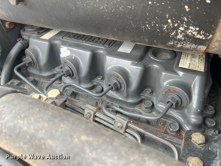 image for item JU9762 2004 Bobcat S250  skid steer loader