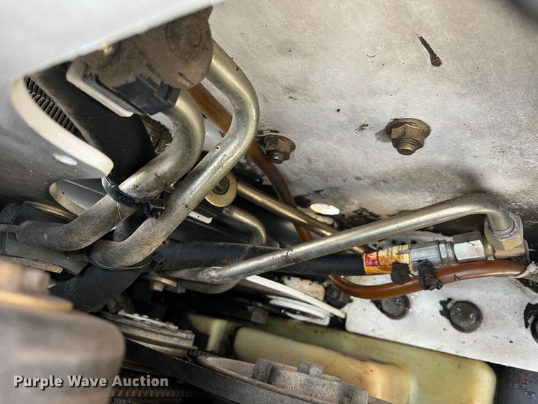 image for item JU9762 2004 Bobcat S250  skid steer loader