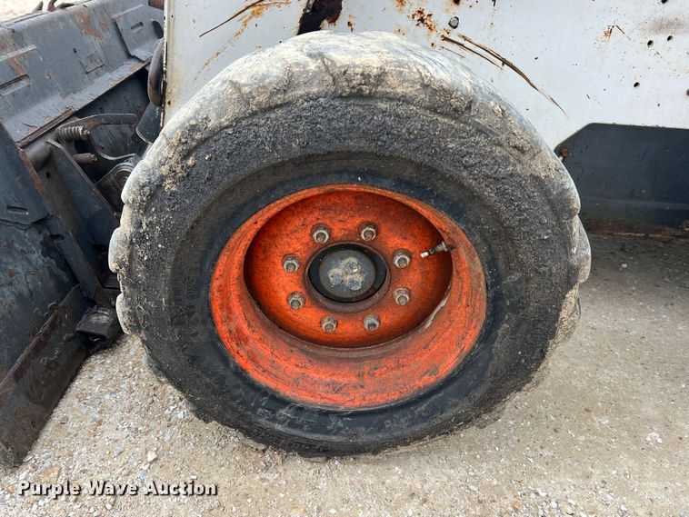 image for item JU9762 2004 Bobcat S250  skid steer loader