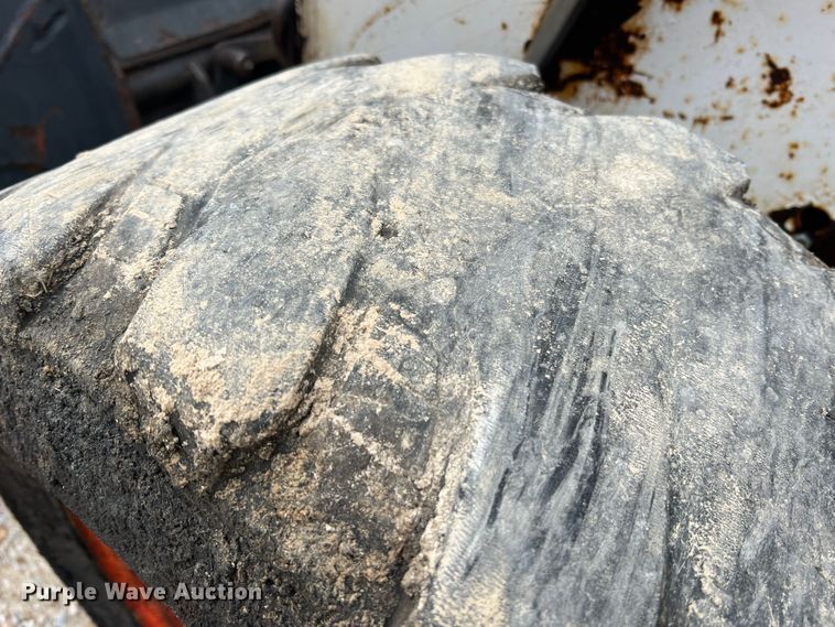 image for item JU9762 2004 Bobcat S250  skid steer loader