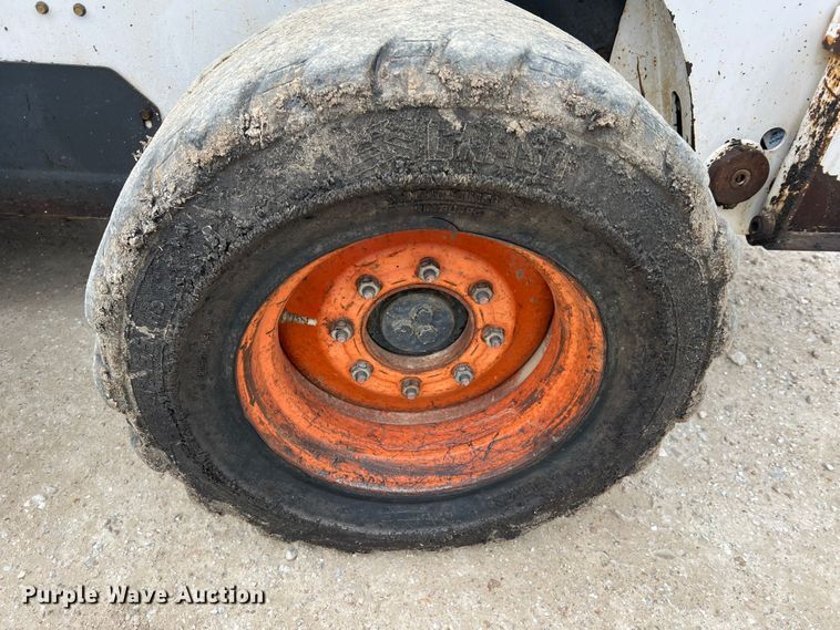 image for item JU9762 2004 Bobcat S250  skid steer loader