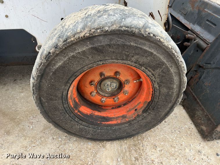 image for item JU9762 2004 Bobcat S250  skid steer loader