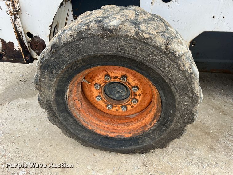 image for item JU9762 2004 Bobcat S250  skid steer loader
