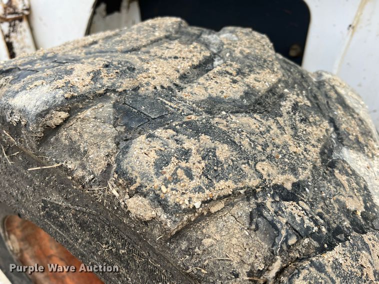 image for item JU9762 2004 Bobcat S250  skid steer loader