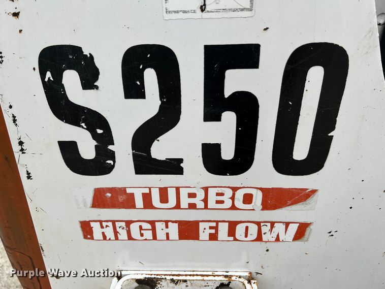 image for item JU9762 2004 Bobcat S250  skid steer loader