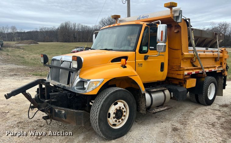 image for item JU9763 2005 International 7400  dump truck