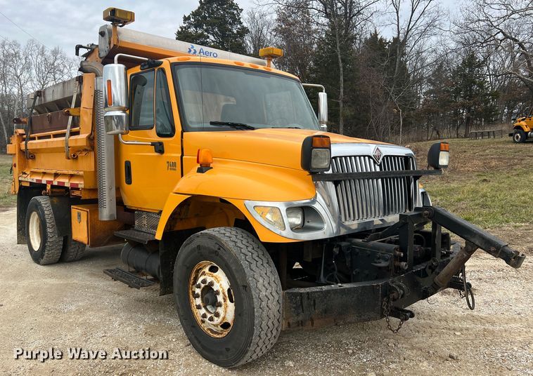 image for item JU9763 2005 International 7400  dump truck