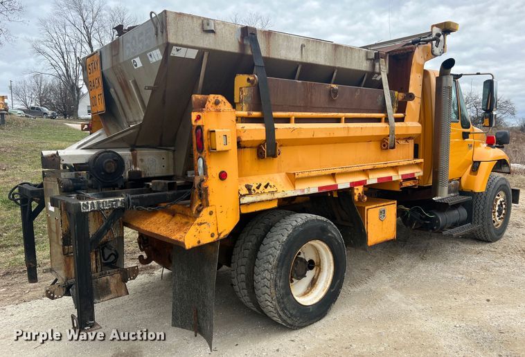 image for item JU9763 2005 International 7400  dump truck