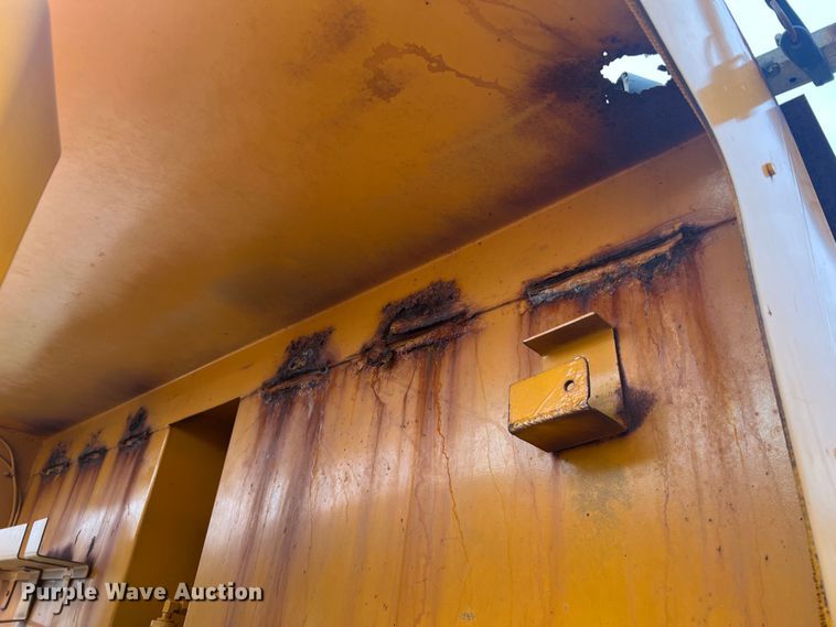 image for item JU9763 2005 International 7400  dump truck