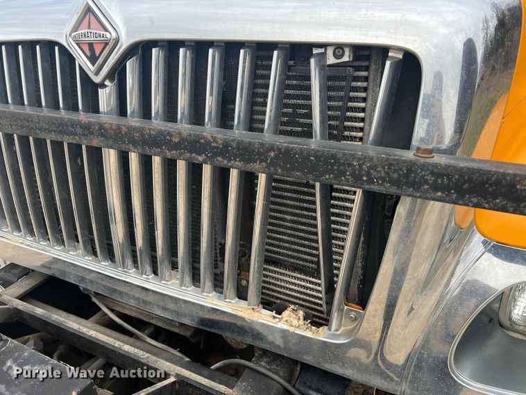 image for item JU9763 2005 International 7400  dump truck