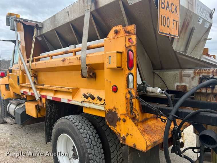 image for item JU9763 2005 International 7400  dump truck