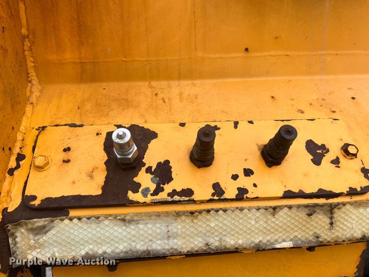 image for item JU9763 2005 International 7400  dump truck