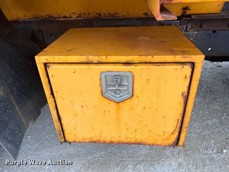 image for item JU9763 2005 International 7400  dump truck