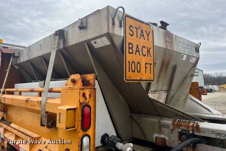 image for item JU9763 2005 International 7400  dump truck